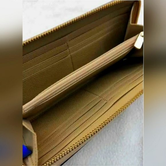 COACH DESIGNER Beige Zip Crossgrain accordian wallet - Picture 3 of 3